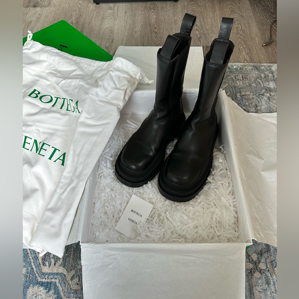 Bottega Veneta Tire Chelsea Boot